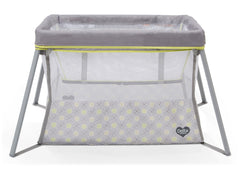 Delta Children Mosaic Viaggi + Playard, Front View with Bassinet Insert a2a